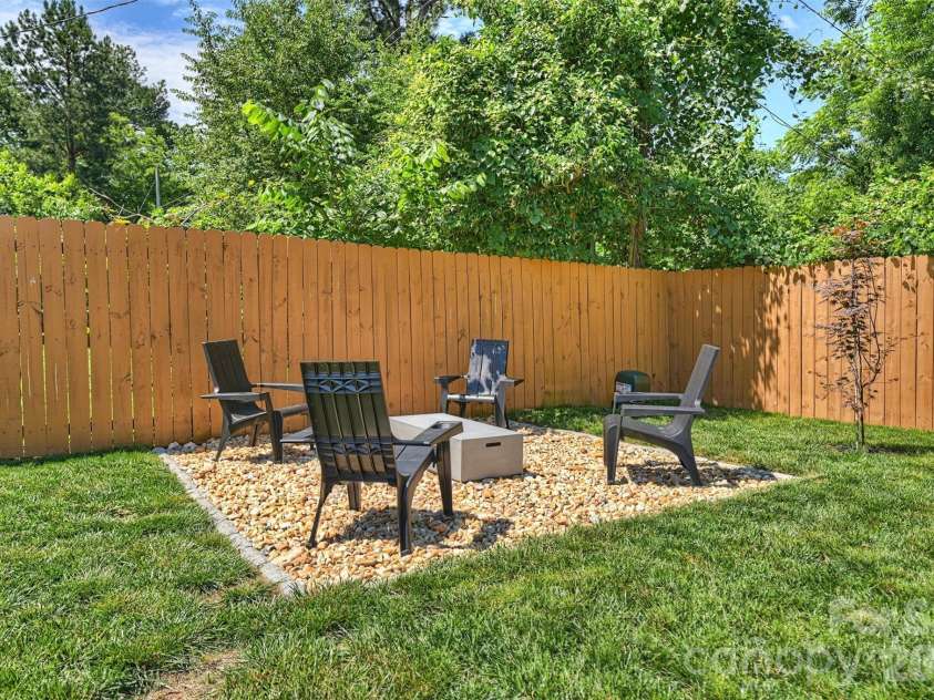 1914 Windham Place, Charlotte, NC 28205.  MLS# CAR4388693, YatesRealty ID 28077. 