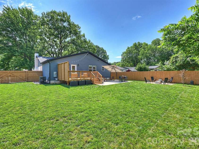 1914 Windham Place, Charlotte, NC 28205.  MLS# CAR4388693, YatesRealty ID 28077. 