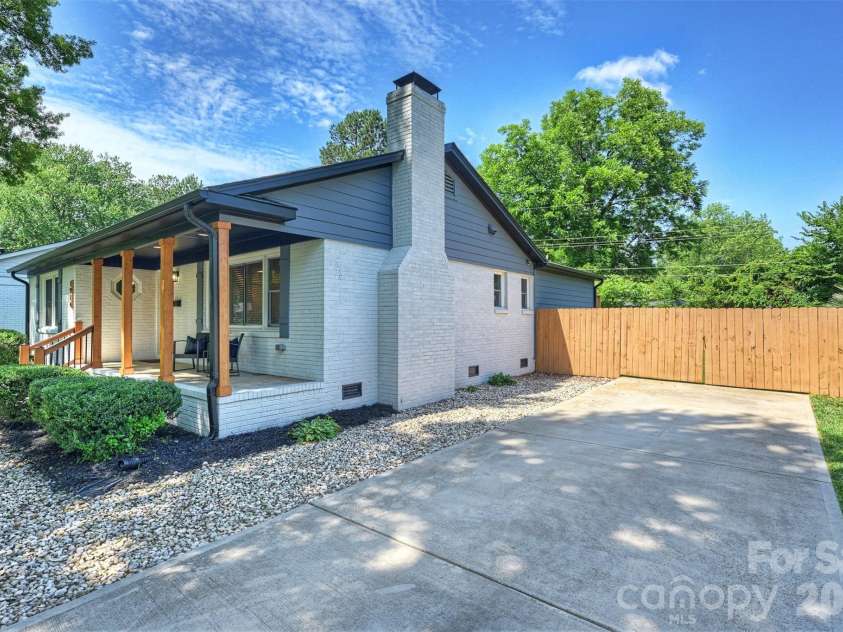 1914 Windham Place, Charlotte, NC 28205.  MLS# CAR4388693, YatesRealty ID 28077. 