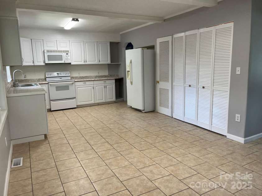 680 Lakeside Drive, Rock Hill, SC 29730.  MLS# CAR4281862, YatesRealty ID 28077. 