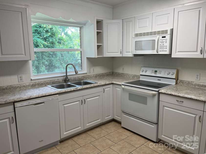 680 Lakeside Drive, Rock Hill, SC 29730.  MLS# CAR4281862, YatesRealty ID 28077. 