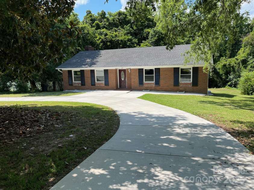 680 Lakeside Drive, Rock Hill, SC 29730.  MLS# CAR4281862, YatesRealty ID 28077. 