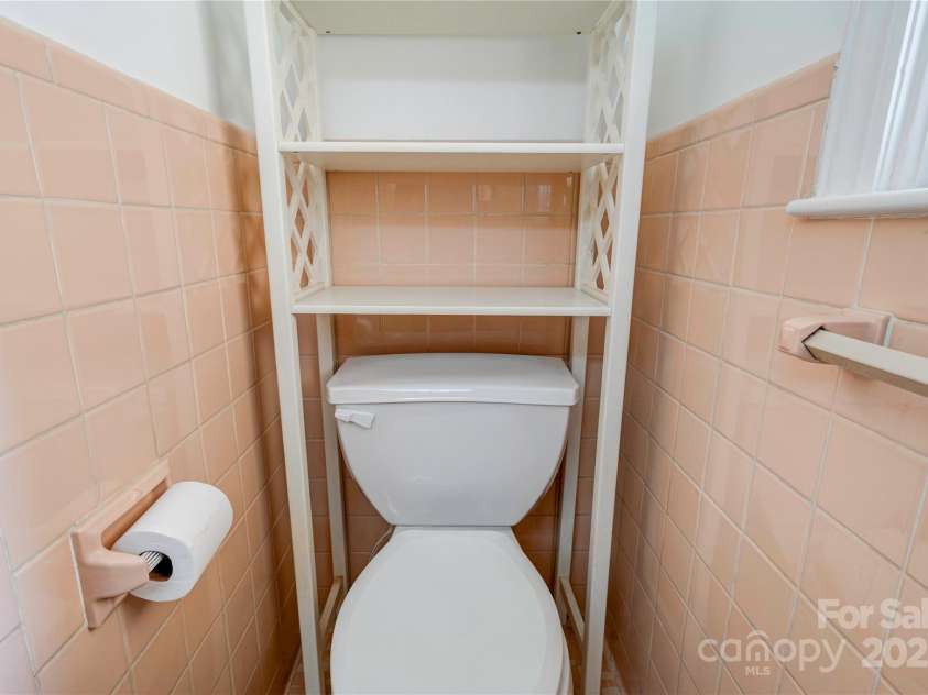 1400 Post Road, Shelby, NC 28150.  MLS# CAR4283138, YatesRealty ID 28078. Bathroom 2