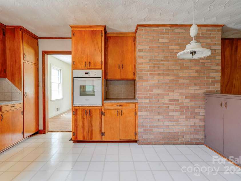 1400 Post Road, Shelby, NC 28150.  MLS# CAR4283138, YatesRealty ID 28078. Kitchen