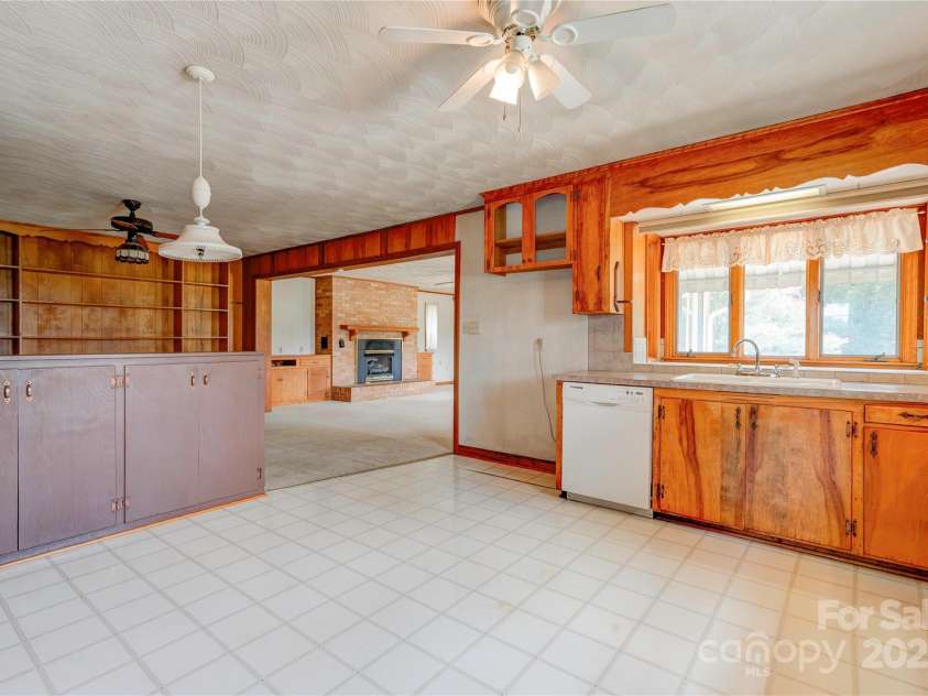 1400 Post Road, Shelby, NC 28150.  MLS# CAR4283138, YatesRealty ID 28078. Kitchen
