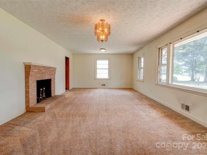 1400 Post Road, Shelby, NC 28150.  MLS# CAR4283138, YatesRealty ID 28078. Living Room