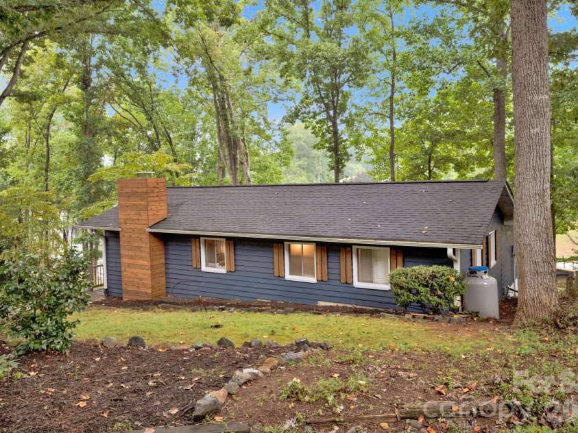 470 Lakeview Shores Loop, Mooresville, NC 28117.  MLS# CAR4366242, YatesRealty ID 28079. 