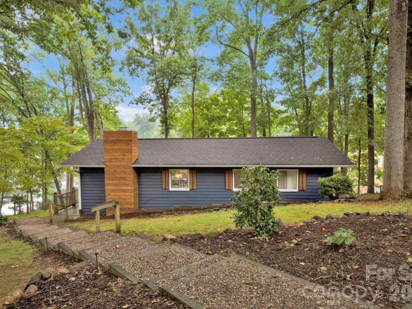 470 Lakeview Shores Loop, Mooresville, NC 28117.  MLS# CAR4366242, YatesRealty ID 28079. 
