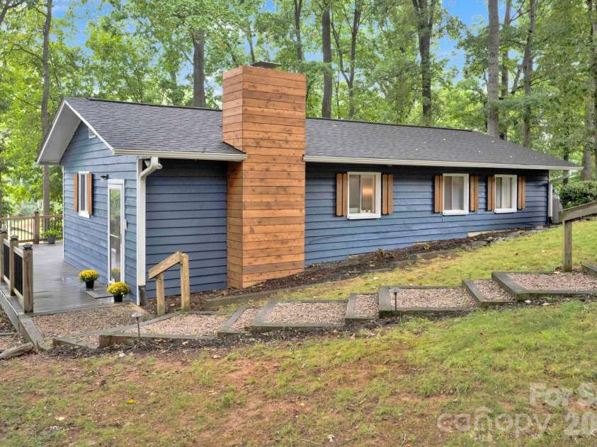 470 Lakeview Shores Loop, Mooresville, NC 28117.  MLS# CAR4366242, YatesRealty ID 28079. 