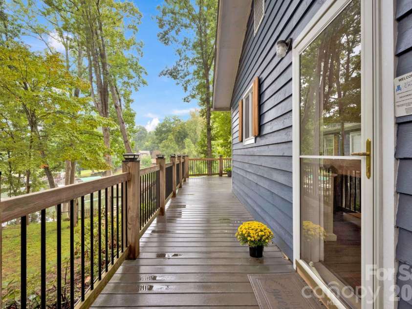 470 Lakeview Shores Loop, Mooresville, NC 28117.  MLS# CAR4366242, YatesRealty ID 28079. 