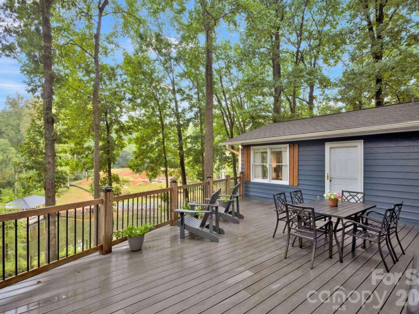 470 Lakeview Shores Loop, Mooresville, NC 28117.  MLS# CAR4366242, YatesRealty ID 28079. 