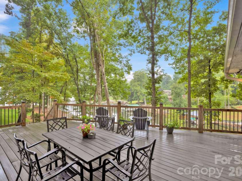 470 Lakeview Shores Loop, Mooresville, NC 28117.  MLS# CAR4366242, YatesRealty ID 28079. 
