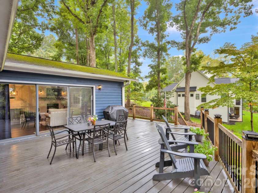 470 Lakeview Shores Loop, Mooresville, NC 28117.  MLS# CAR4366242, YatesRealty ID 28079. 