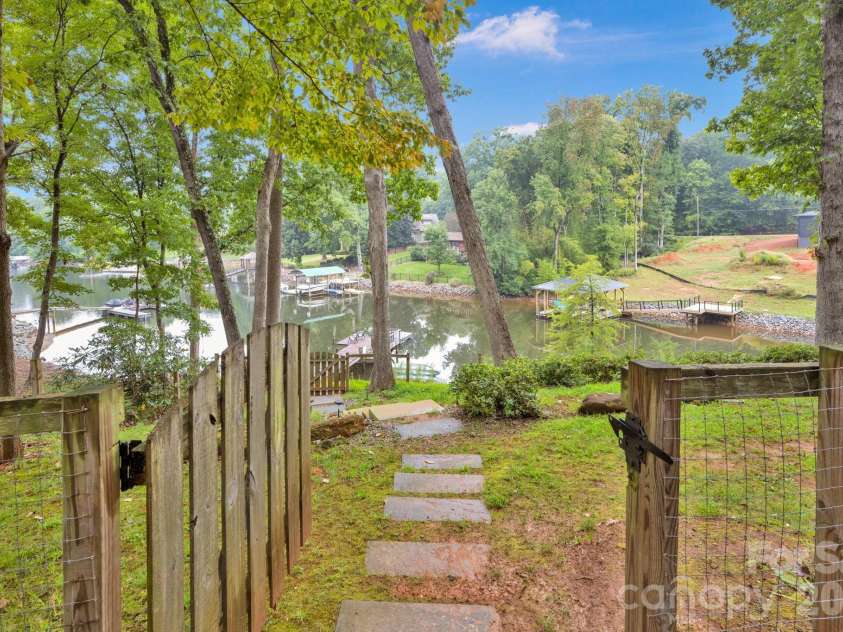 470 Lakeview Shores Loop, Mooresville, NC 28117.  MLS# CAR4366242, YatesRealty ID 28079. 
