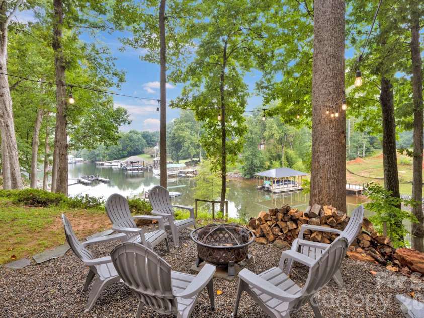 470 Lakeview Shores Loop, Mooresville, NC 28117.  MLS# CAR4366242, YatesRealty ID 28079. 