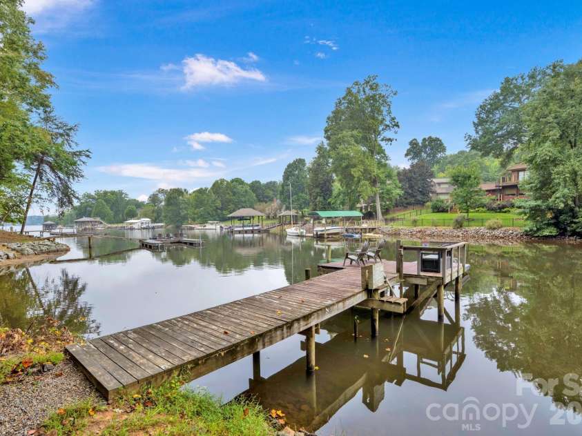 470 Lakeview Shores Loop, Mooresville, NC 28117.  MLS# CAR4366242, YatesRealty ID 28079. 