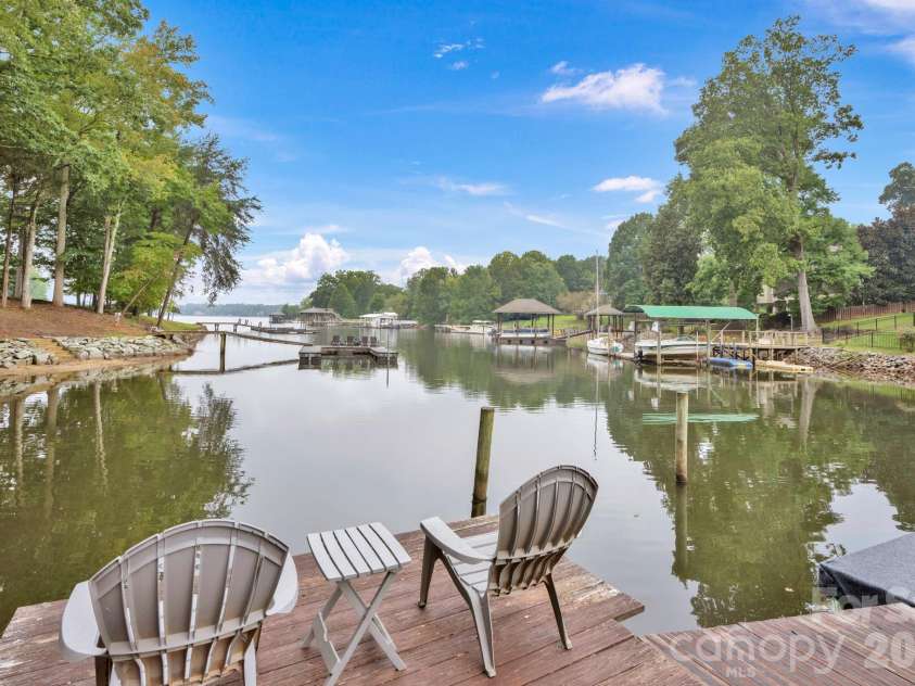 470 Lakeview Shores Loop, Mooresville, NC 28117.  MLS# CAR4366242, YatesRealty ID 28079. 