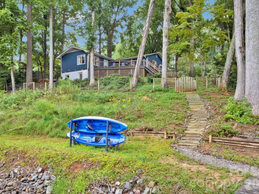 470 Lakeview Shores Loop, Mooresville, NC 28117.  MLS# CAR4366242, YatesRealty ID 28079. 