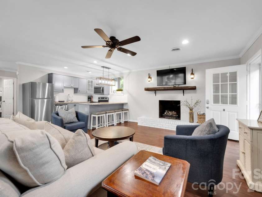 470 Lakeview Shores Loop, Mooresville, NC 28117.  MLS# CAR4366242, YatesRealty ID 28079. 