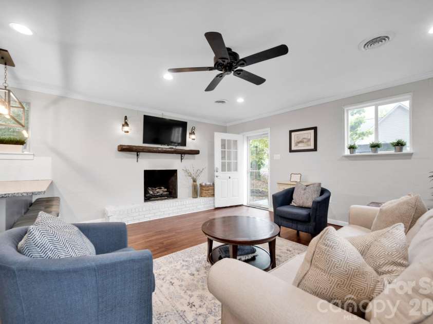 470 Lakeview Shores Loop, Mooresville, NC 28117.  MLS# CAR4366242, YatesRealty ID 28079. 
