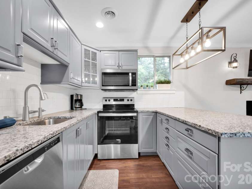 470 Lakeview Shores Loop, Mooresville, NC 28117.  MLS# CAR4366242, YatesRealty ID 28079. 