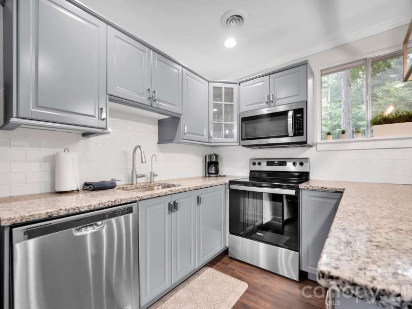 470 Lakeview Shores Loop, Mooresville, NC 28117.  MLS# CAR4366242, YatesRealty ID 28079. 