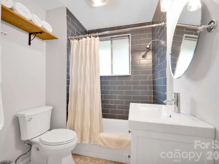 470 Lakeview Shores Loop, Mooresville, NC 28117.  MLS# CAR4366242, YatesRealty ID 28079. 