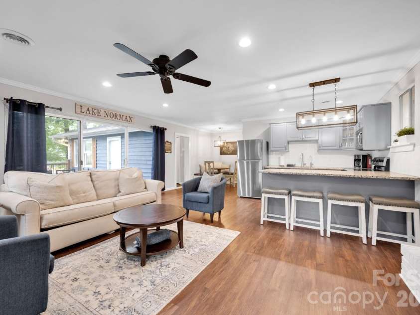 470 Lakeview Shores Loop, Mooresville, NC 28117.  MLS# CAR4366242, YatesRealty ID 28079. Open Living/Kitchen