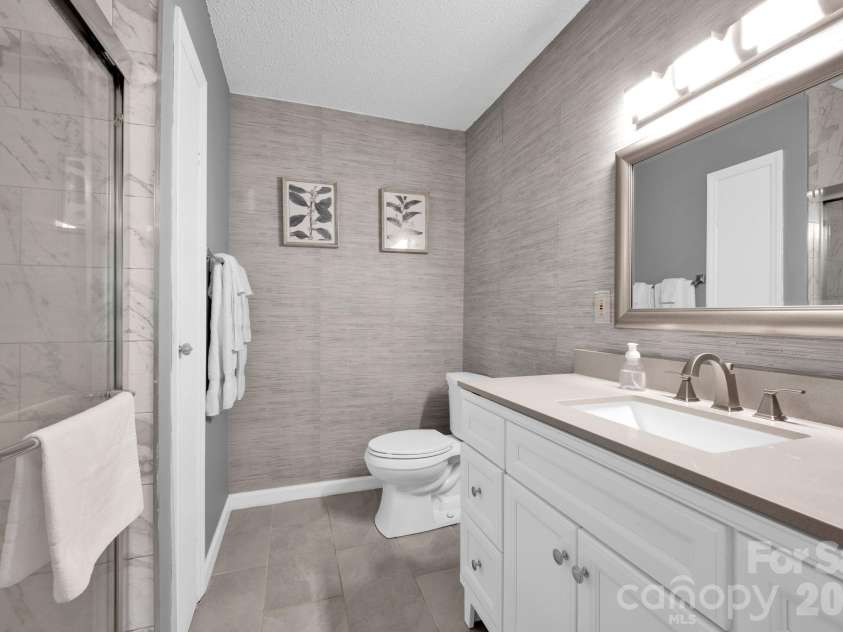 470 Lakeview Shores Loop, Mooresville, NC 28117.  MLS# CAR4366242, YatesRealty ID 28079. Primary Bath