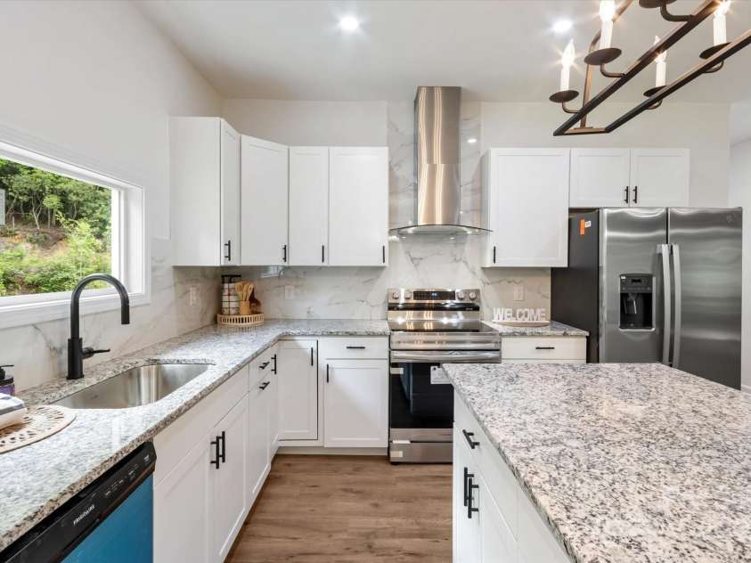 88 Arbor View Drive, Marion, NC 28752.  MLS# CAR4284677, YatesRealty ID 28079. 