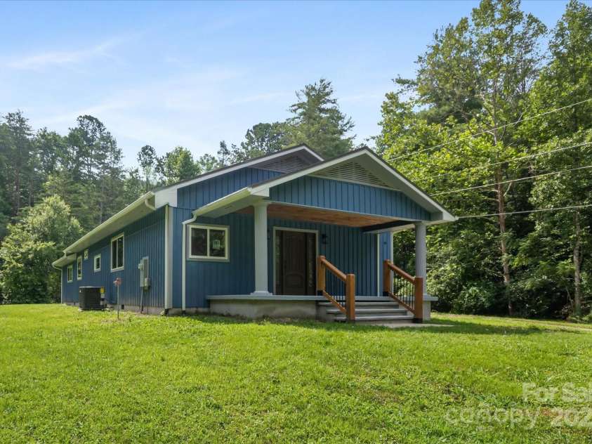 88 Arbor View Drive, Marion, NC 28752.  MLS# CAR4284677, YatesRealty ID 28079. Front porch