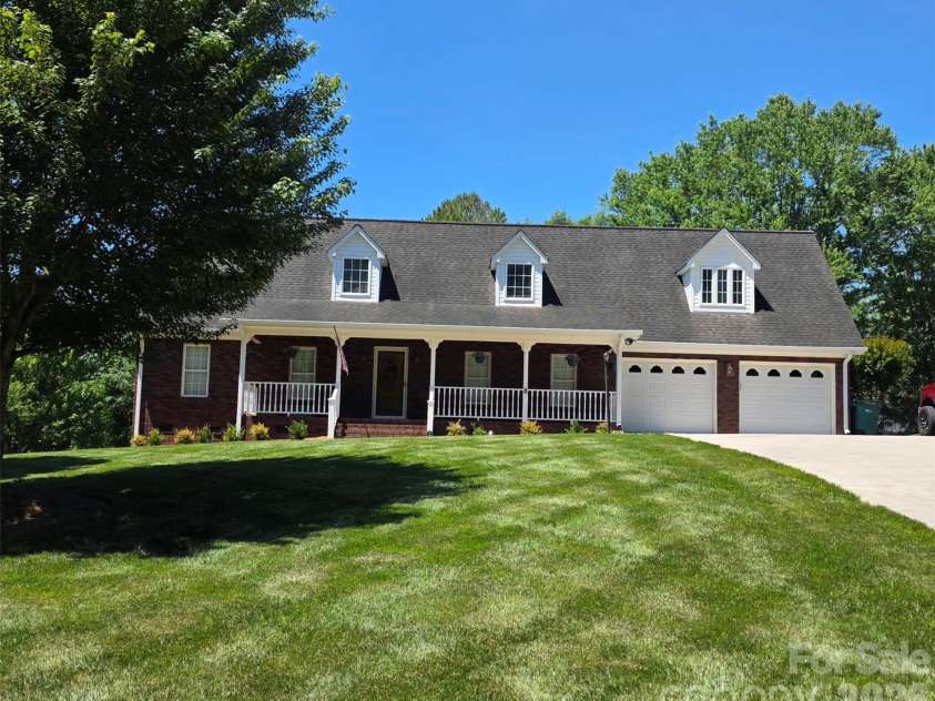 305 Imperial Way, Albemarle, NC 28001.  MLS# CAR4389607, YatesRealty ID 28080. 