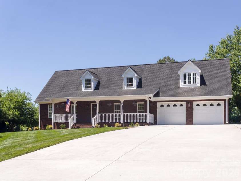 305 Imperial Way, Albemarle, NC 28001.  MLS# CAR4389607, YatesRealty ID 28080. 