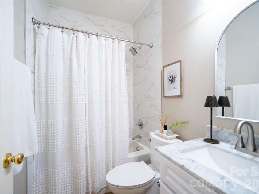 136 Cottage Ridge Road, Fletcher, NC 28732.  MLS# CAR4385650, YatesRealty ID 28081. Hall bathroom