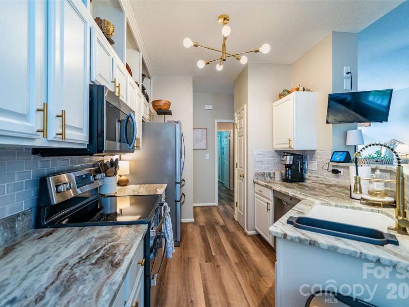 136 Cottage Ridge Road, Fletcher, NC 28732.  MLS# CAR4385650, YatesRealty ID 28081. Second View