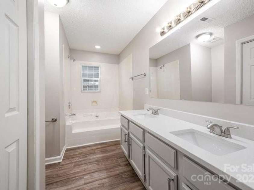 5740 Ebley Lane, Charlotte, NC 28227.  MLS# CAR4285563, YatesRealty ID 28081. 