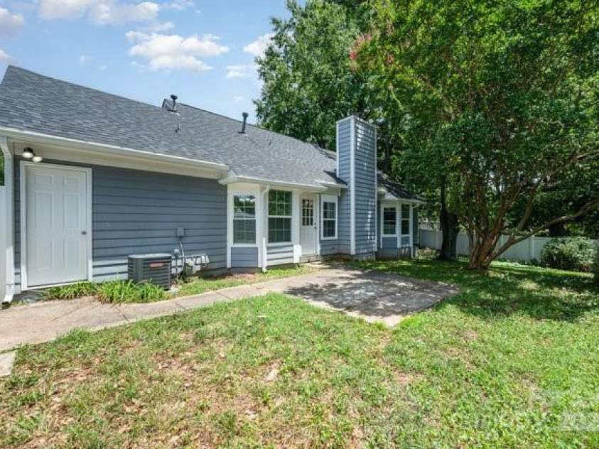 5740 Ebley Lane, Charlotte, NC 28227.  MLS# CAR4285563, YatesRealty ID 28081. 
