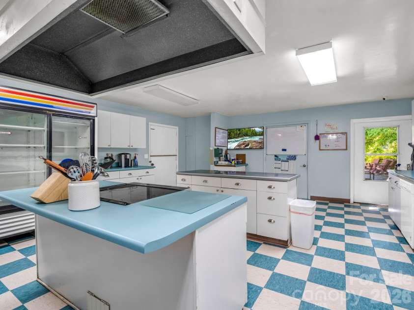 354 Woodland Drive, Columbus, NC 28722.  MLS# CAR4386870, YatesRealty ID 28082. Full kitchen