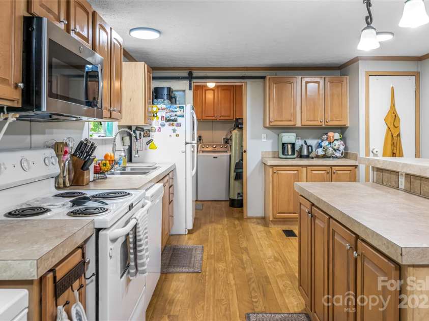 118 Reeves Road, Leicester, NC 28748.  MLS# CAR4280942, YatesRealty ID 28083. 