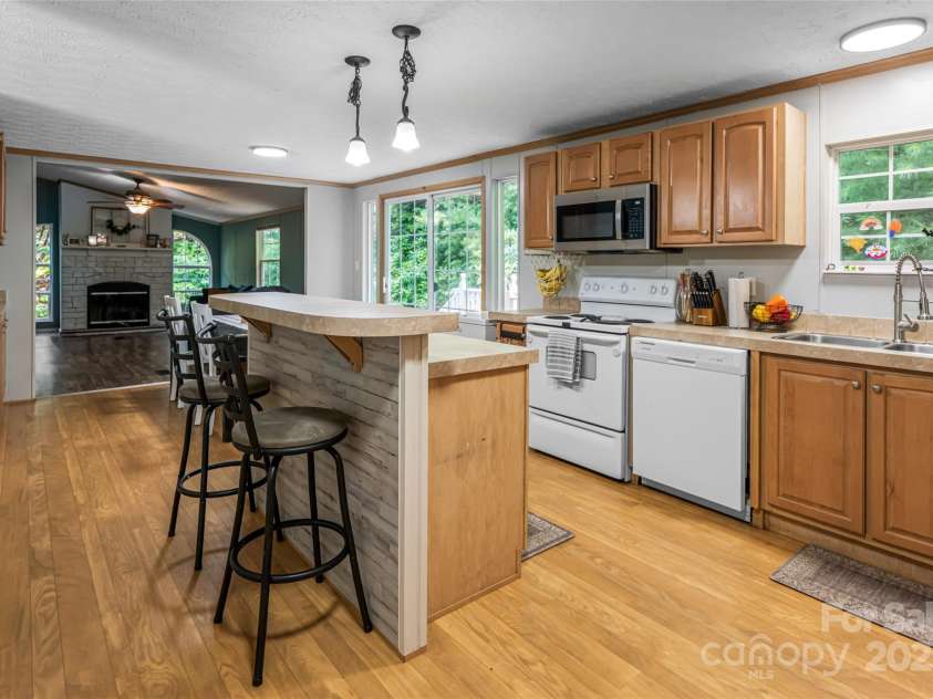 118 Reeves Road, Leicester, NC 28748.  MLS# CAR4280942, YatesRealty ID 28083. 