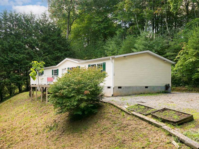 118 Reeves Road, Leicester, NC 28748.  MLS# CAR4280942, YatesRealty ID 28083. 