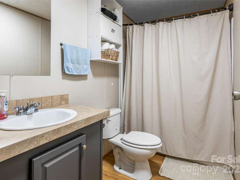 118 Reeves Road, Leicester, NC 28748.  MLS# CAR4280942, YatesRealty ID 28083. Main Bath