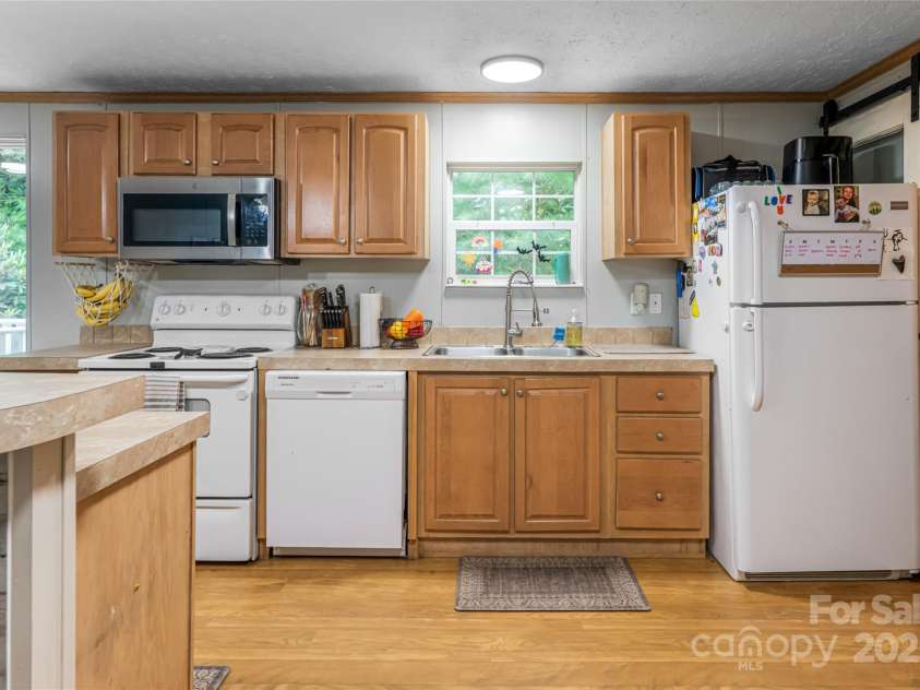 118 Reeves Road, Leicester, NC 28748.  MLS# CAR4280942, YatesRealty ID 28083. So much space to create