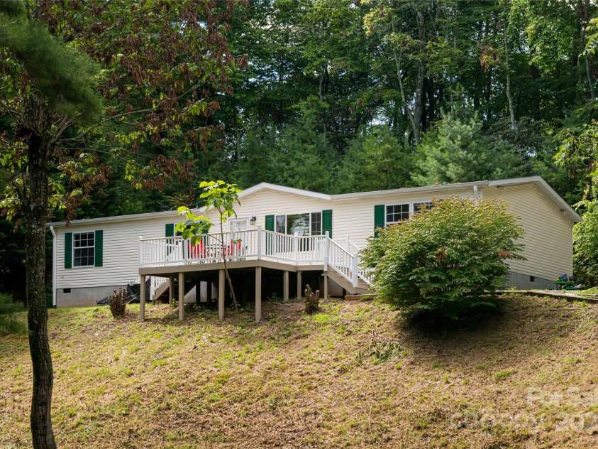 118 Reeves Road, Leicester, NC 28748.  MLS# CAR4280942, YatesRealty ID 28083. Welcome to 118 Reeves Rd Leicester!