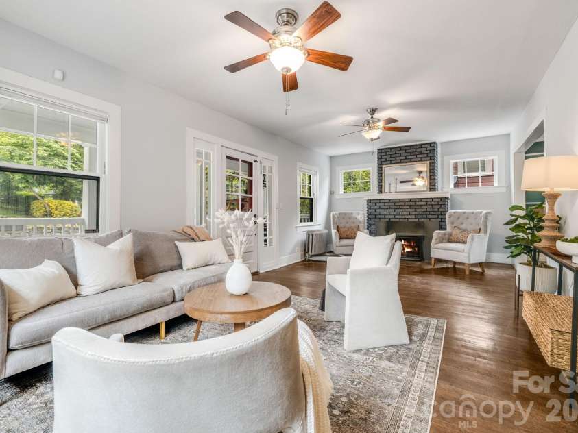 185 Flint Street, Asheville, NC 28801.  MLS# CAR4375411, YatesRealty ID 28083. 