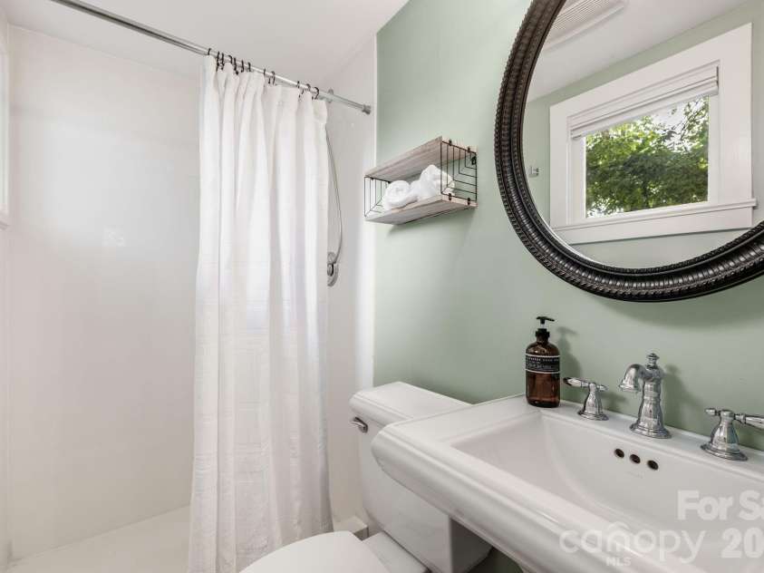 185 Flint Street, Asheville, NC 28801.  MLS# CAR4375411, YatesRealty ID 28083. 