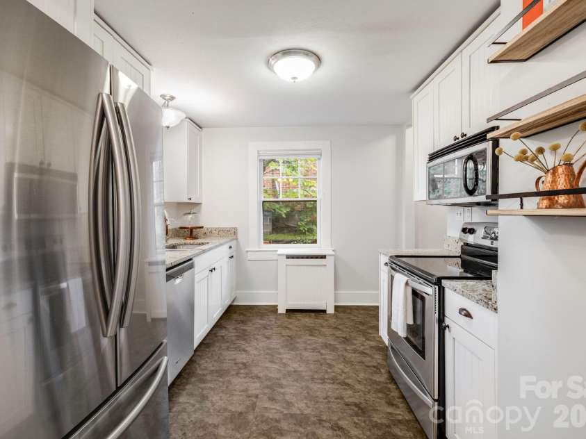 185 Flint Street, Asheville, NC 28801.  MLS# CAR4375411, YatesRealty ID 28083. 