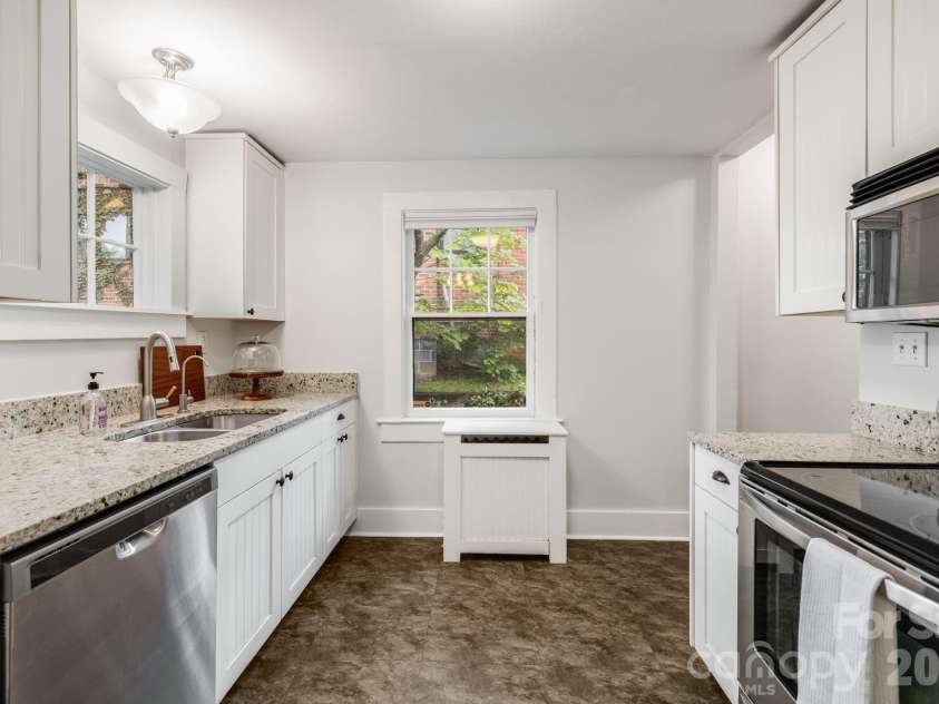 185 Flint Street, Asheville, NC 28801.  MLS# CAR4375411, YatesRealty ID 28083. 