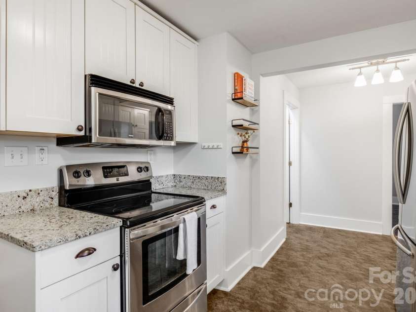 185 Flint Street, Asheville, NC 28801.  MLS# CAR4375411, YatesRealty ID 28083. 