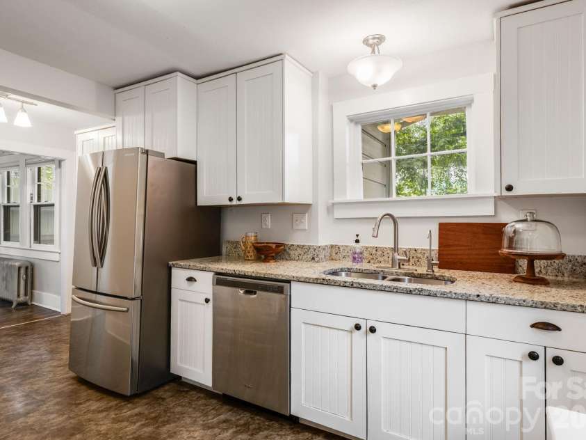 185 Flint Street, Asheville, NC 28801.  MLS# CAR4375411, YatesRealty ID 28083. 
